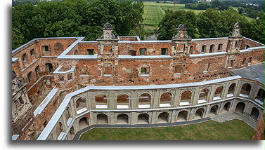 Courtyard Arcades::Palace in Tworków, Poland::