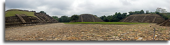 Plaza del Arroyo::El Tajin, Veracruz, Mexico::