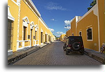 Calle 31::Izamal, Yucatán, Mexico::