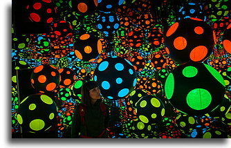 Infinity Mirrored Room Exhibit::Crystal Bridges Museum, AR, USA::