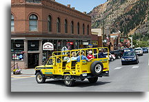 Jeeps to transport tourists ...::It looks that 4x4 tours are the local attraction::