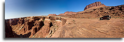 Travelling on the canyon cliff::Canyonlands, Utah, USA::