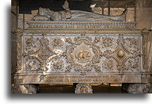 Tomb of navigator Vasco da Gama::Jeronimos Monastery, Lisbon, Portugal::